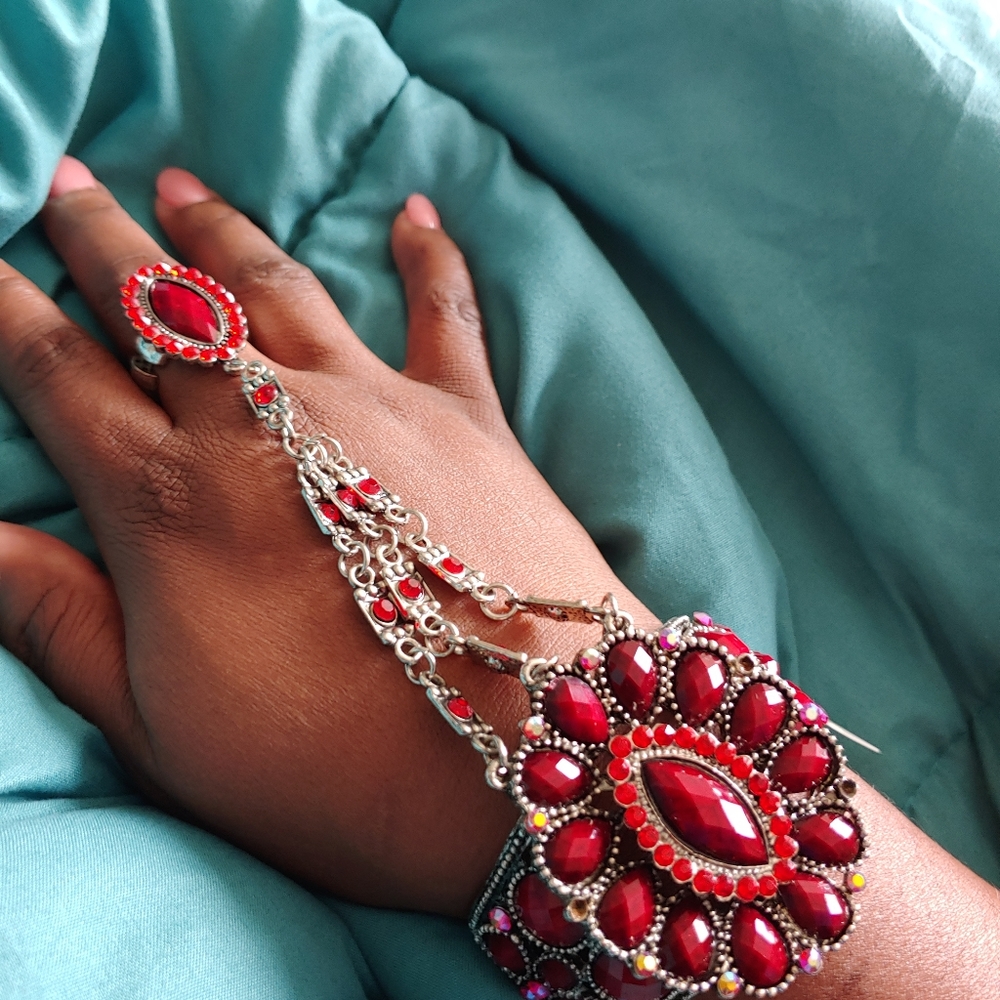 Beautiful bracelet/ring